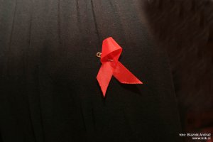 Četrtkanje - AIDS vs. študent