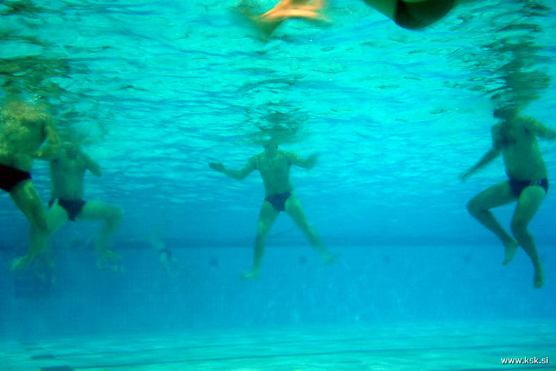 vaterpolo_under_water_08.jpg