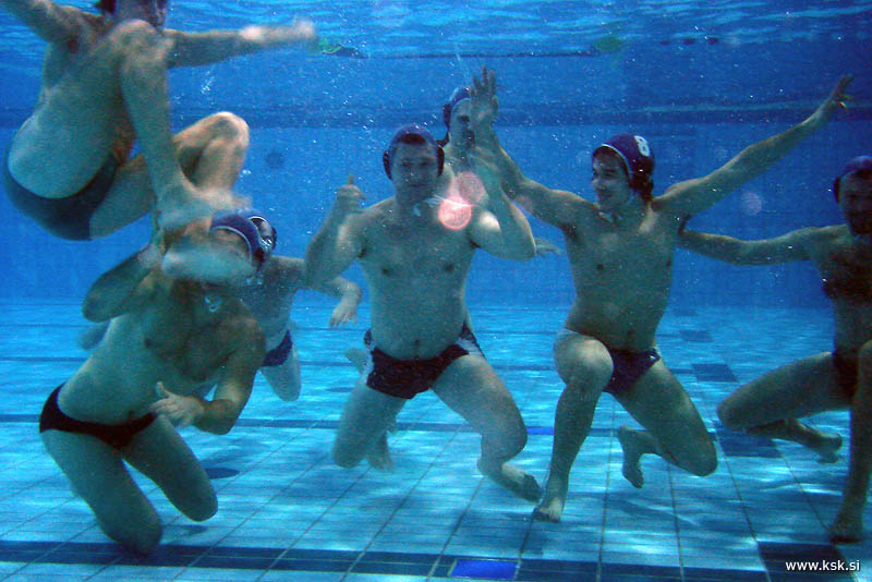 vaterpolo_under_water_12.jpg