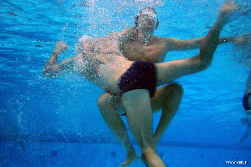 vaterpolo_under_water_17.jpg