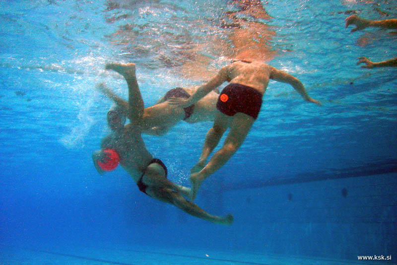 vaterpolo_under_water_18.jpg