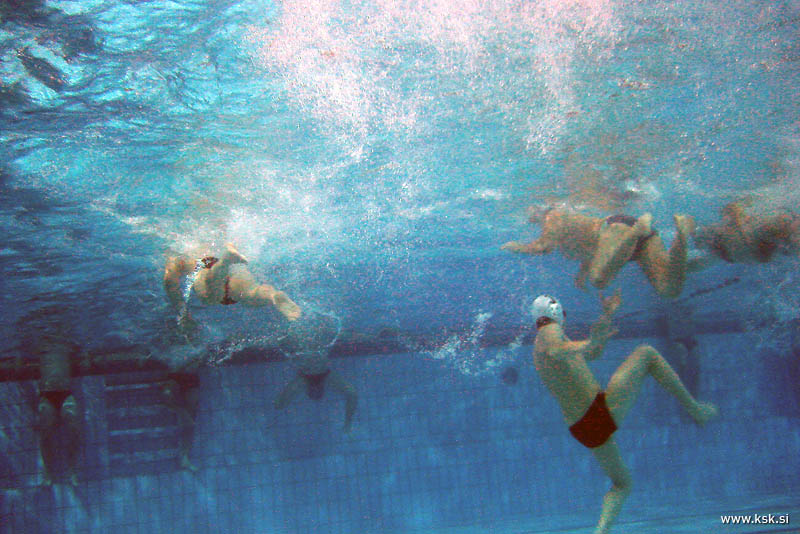 vaterpolo_under_water_24.jpg